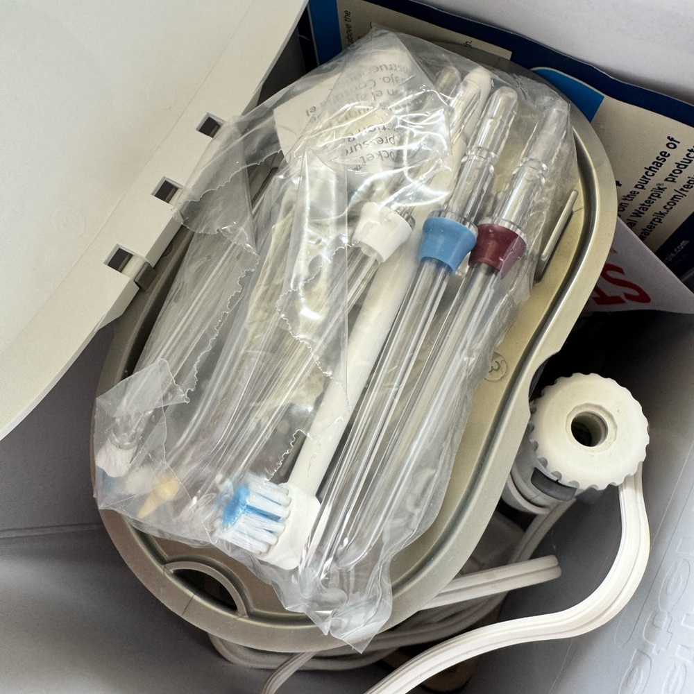 Waterpik Water Flosser Platinum w Xtras - Picture 2 of 8